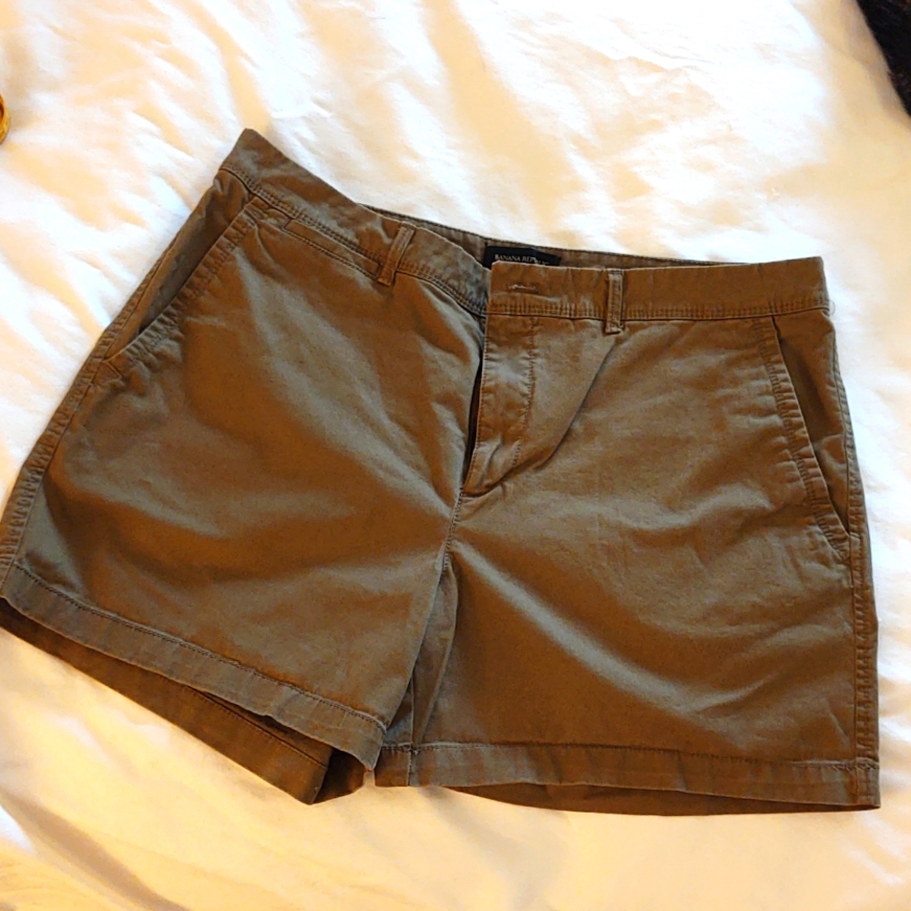 EUC! Banana Republic shorts sz14 Olive Green